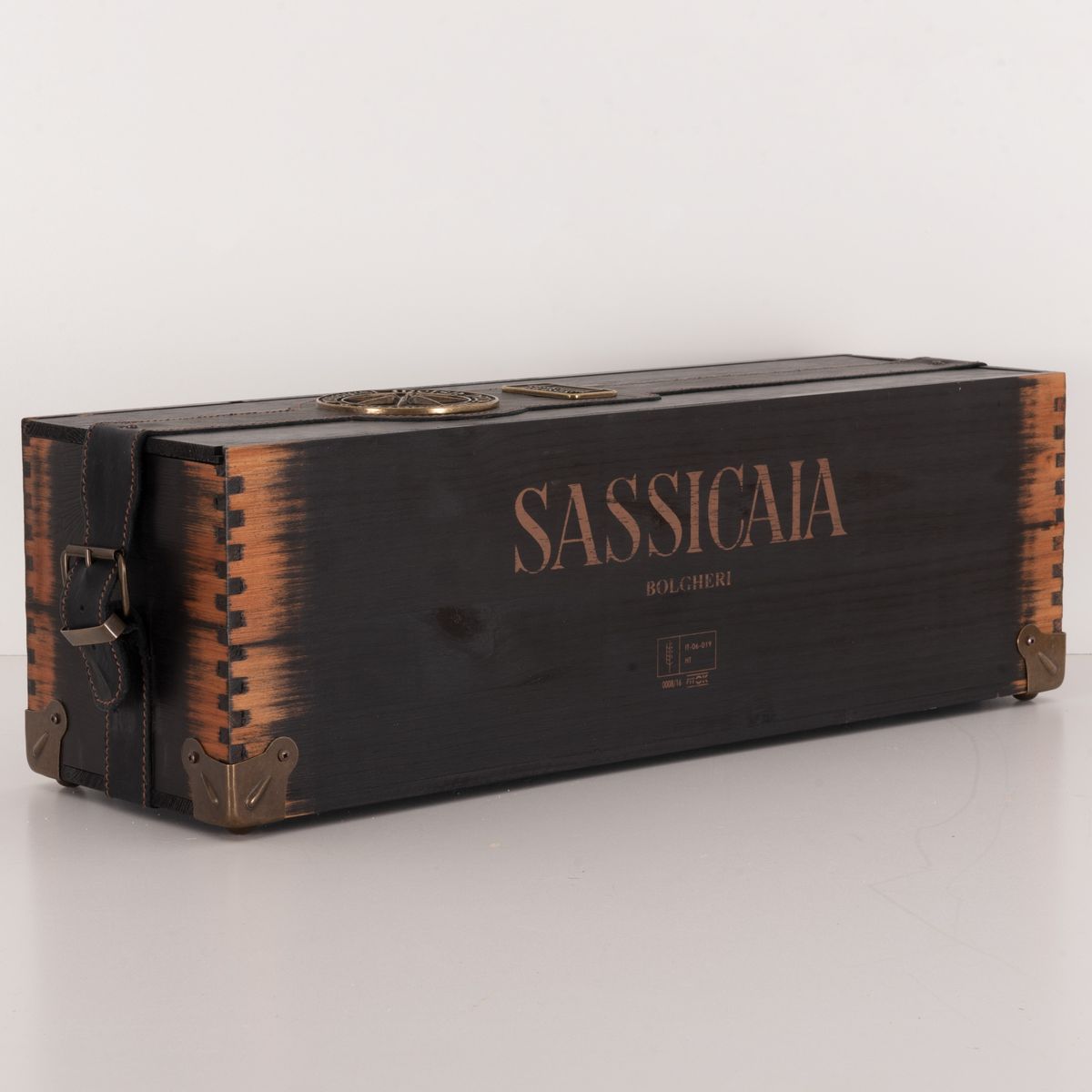 Lotto di 1 Bottiglia da 6 L. con Cassa di Legno Sassicaia Tenuta San Guido Edizione Speciale "bla...