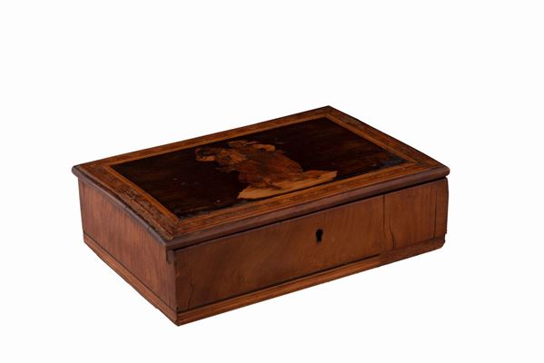 Scatola sorrentina in legno intarsiato  