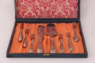 Set da Dolce in Argento Composto da 6 Forchettine e Due Posate da Portata