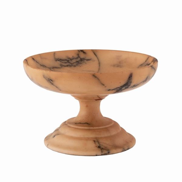 Centrotavola in marmo giallo  - Auction Asta 19: Oggetti d'arte, argenti e dipinti antichi - Gliubich Casa d'Aste