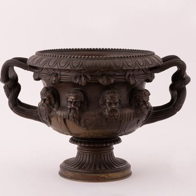 Centrotavola in Bronzo Brunito a Forma di Coppa con a Rilevo 8 Volti di Figure Mitologiche