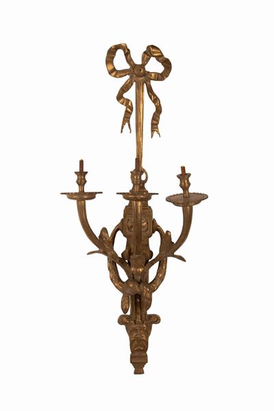 Applique in Bronzo Dorato a 3 Luci con Decoro di Festoni, Fiocchi e Racemi
