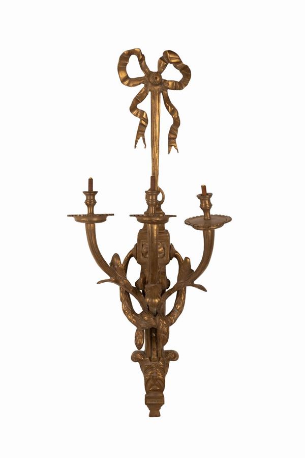 APPLIQUE IN BRONZO DORATO  A 3 LUCI CON DECORO DI FESTONI, FIOCCHI E RACEMI