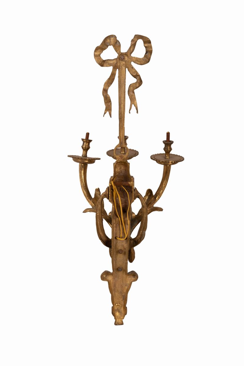 Applique in Bronzo Dorato a 3 Luci con Decoro di Festoni, Fiocchi e Racemi
