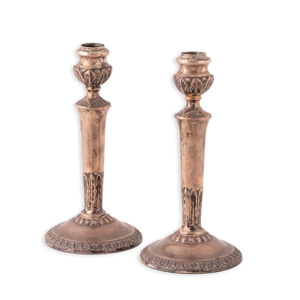 COPPIA DI CANDELIERI IN ARGENTO  (XIX Sec.)  - Asta Asta di Arredi e Dipinti Antichi, Argenti e Design - Gliubich Casa d'Aste