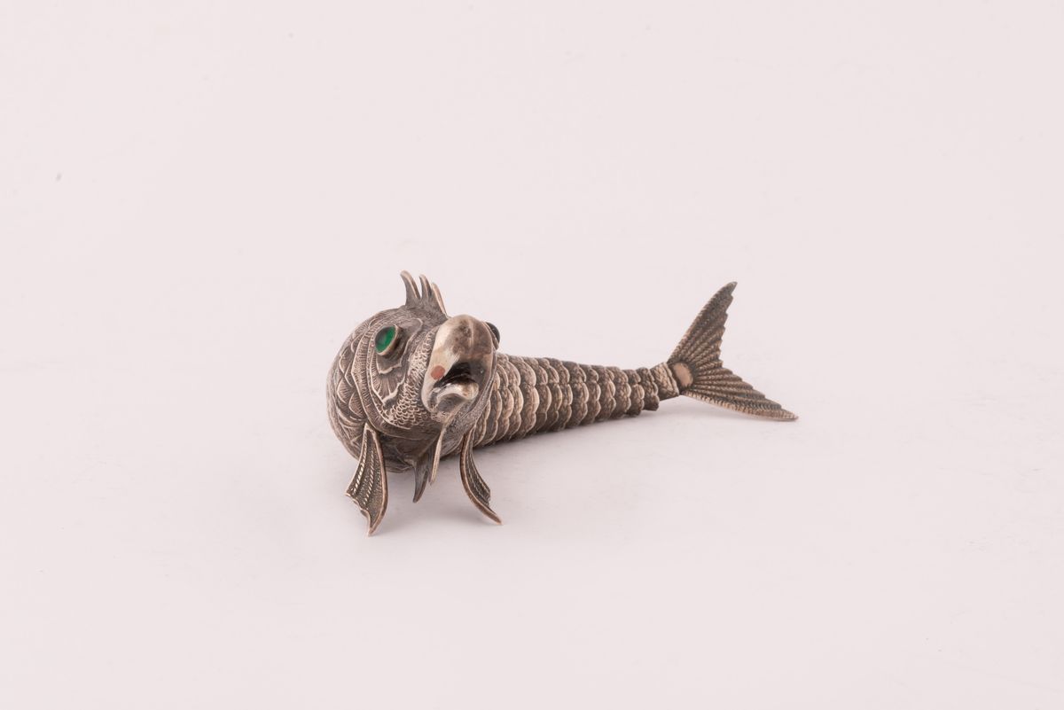 Scultura in Argento Raffigurante un Pesce