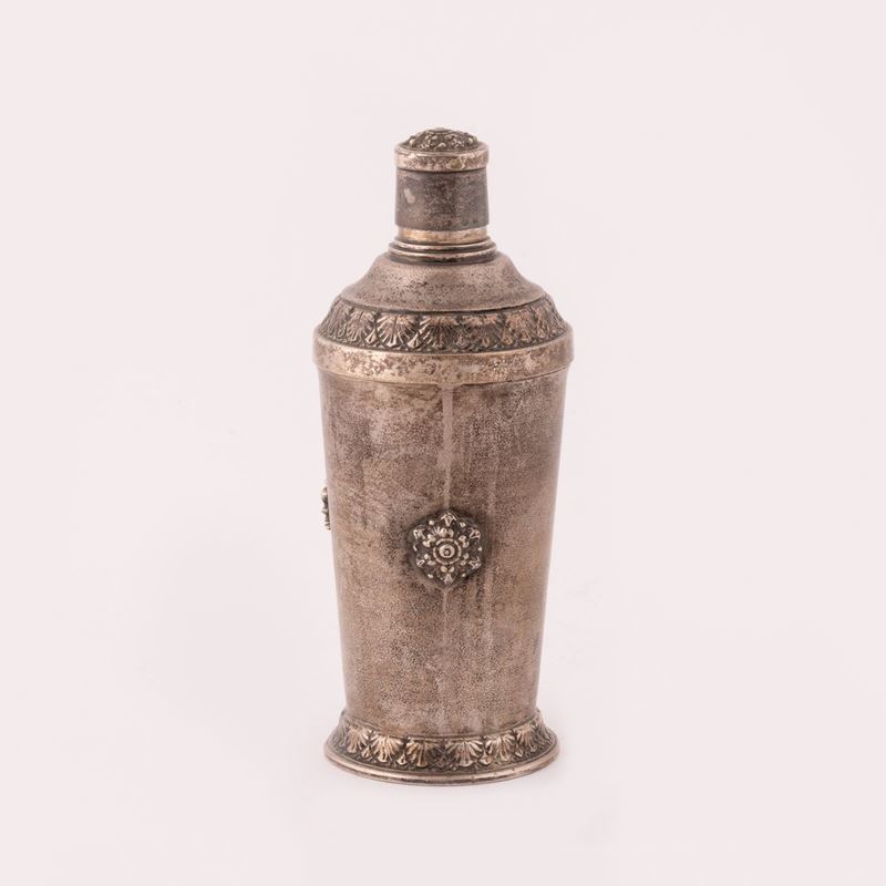 Shaker in Argento Decorato a Motivi Vegetali