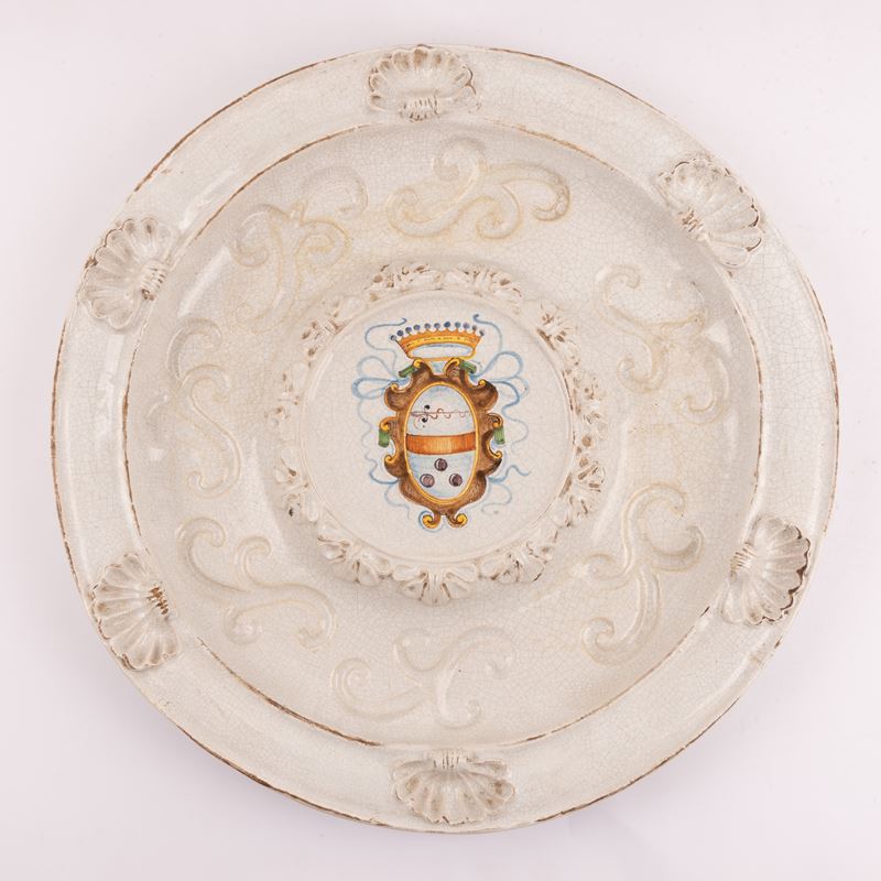 Manifattura Toscana del XIX Secolo - Grande Centrotavola in Ceramica Bianca Arricchito da Stemma ...