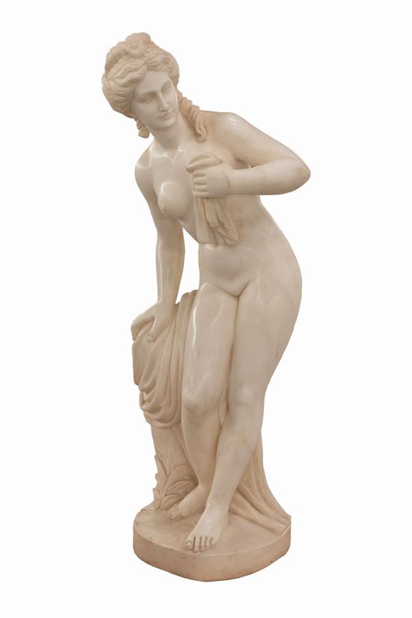 Scultura in marmo statuario bianco raffigurante "Venere al bagno". firmata alla base F.A.