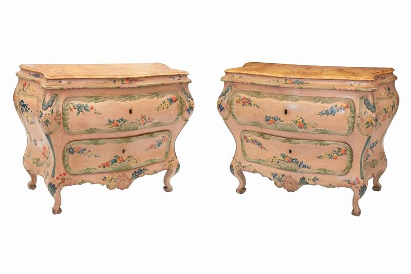 Manifattura Veneta del XIX Secolo - Coppia di Cassettoni, in Legno Laccato, Decorati da Composizi...