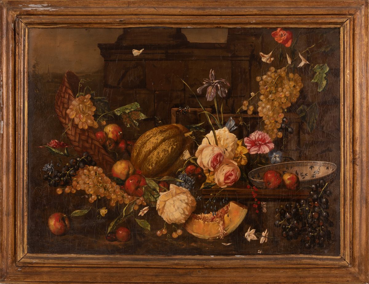 Pittore del Nord Europa del XIX Secolo - Natura Morta con Frutta e Fiori con Vassoio in Maiolica ...