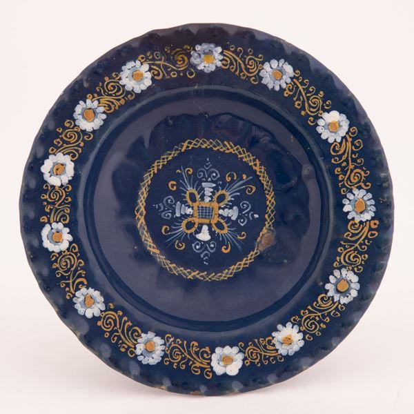Bottega di Orazio Pompei, Castelli, inizi XVII secolo - Crespina turchina in maiolica