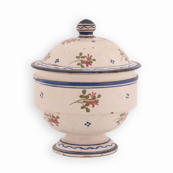 Zuppiera Castelli con decorazione floreale e puntinato