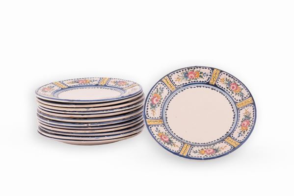 13 piatti da dolce decorazione a tombolino  - Auction L'arte della Maiolica dal XVI al XX secolo - I - Gliubich Casa d'Aste