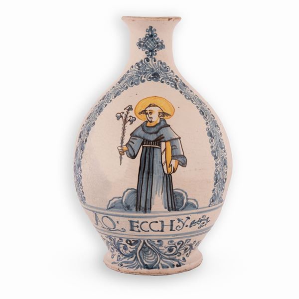 Manifattura castellana dei primi decenni del XVII secolo - Bottiglia da farmacia in maiolica decorata con l'effigie di Sant'Antonio di Padova racchiusa  in una ghirlanda compendiaria.