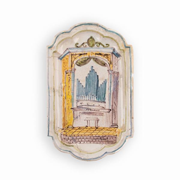 Manifattura Paci, Ascoli Piceno, attiva nel primo quarto del XIX secolo - Vassoio mistilineo in maiolica decorato con una cappella centrata e da un grande organo a canne.