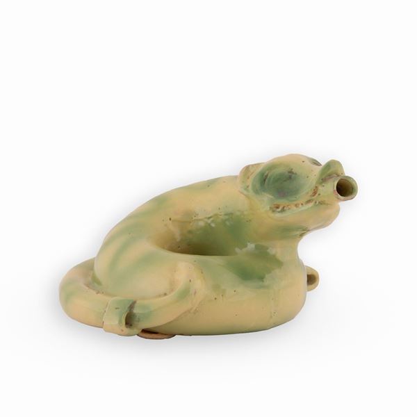 Manifattura dell'Italia meridionale attiva tra la seconda met&#224; del XIX ed i primi decenni del XX secolo. - Fiaschetta in maiolica del tipo "da pellegrino", conformata in guisa di serpente arrotolato