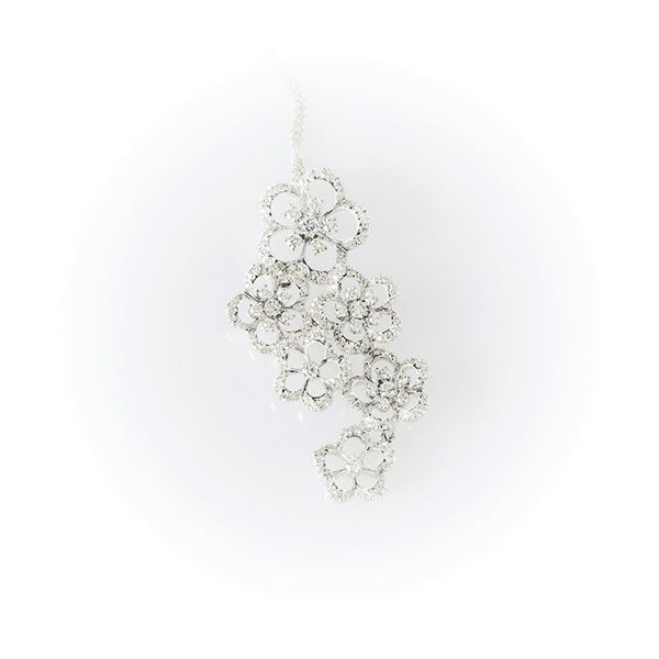 Recarlo 18 kt white gold choker with pendant made of 6 flowers embellished by brilliant cut diamonds