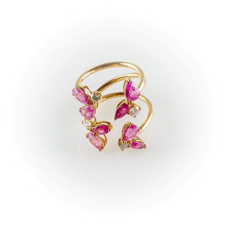 Anello in Oro Rosa con Zaffiri Rosa a Goccia e Navette