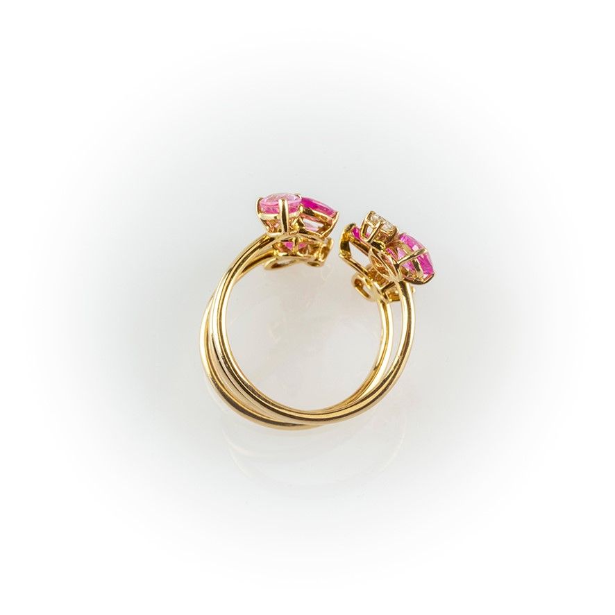 Anello in Oro Rosa con Zaffiri Rosa a Goccia e Navette
