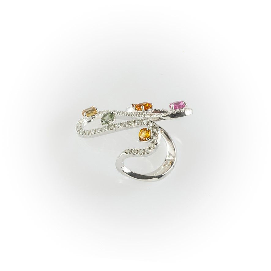 Anello Fantasia Gismondi Realizzato in Oro Bianco con Zaffiri di Vari Colori e Diamanti Bianchi