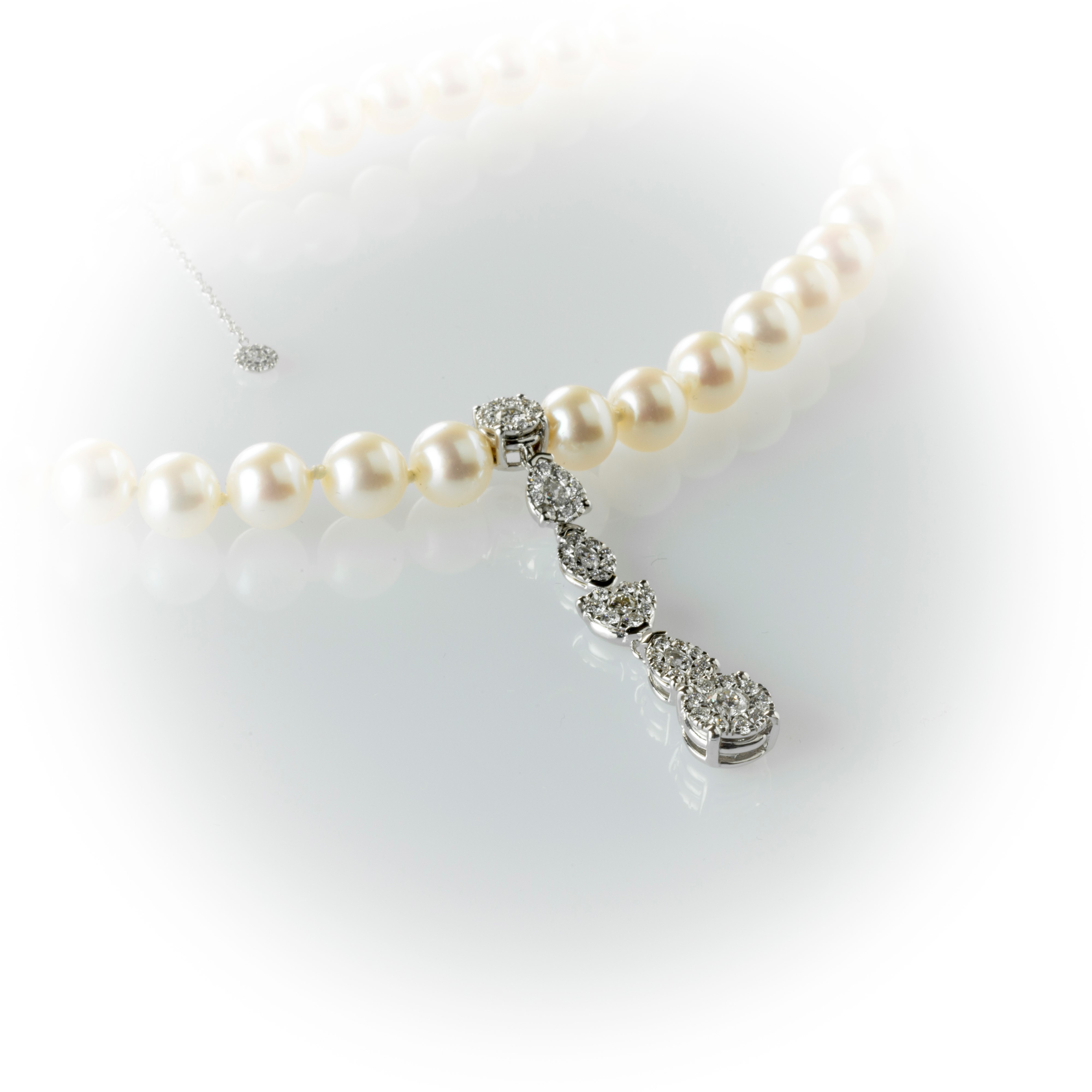 Collana di perle coltivate giapponesi Recarlo con ciondolo centrale costituito da sei elementi co...