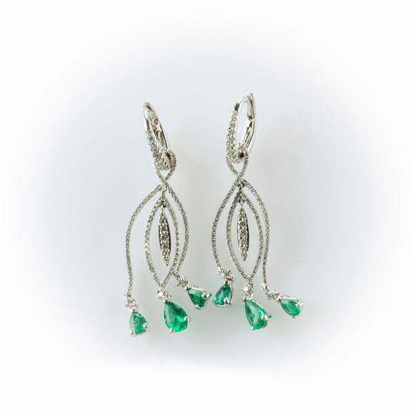 Pendant earrings made in white gold with brilliant cut diamonds and 3 pear-cut emeralds each