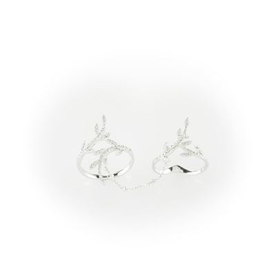 Particolare Doppio Anello con Delicato Pavè di Diamanti con Catenina Impreziosita da Piccoli Diam...