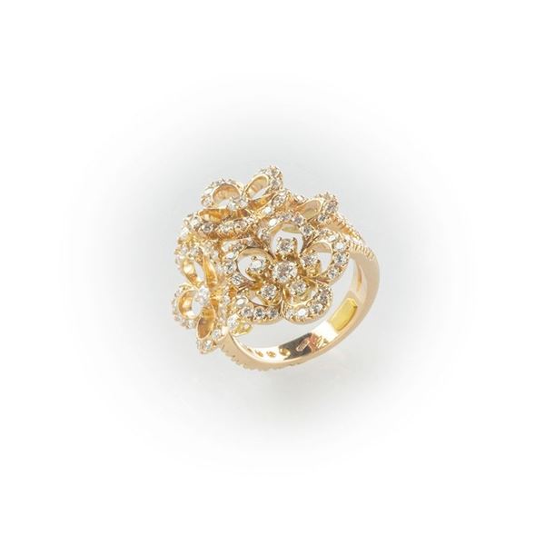 Re Carlo rose gold ring with floral pattern embellished by brilliant cut diamonds