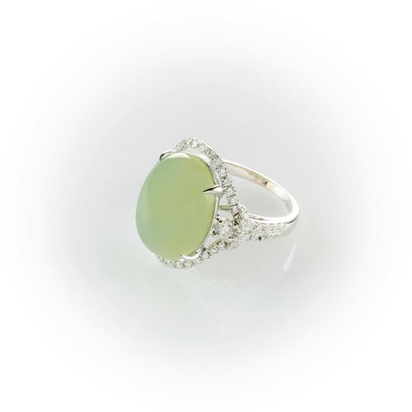 White gold ring with large central cabochon-cut chalcedony and diamonds