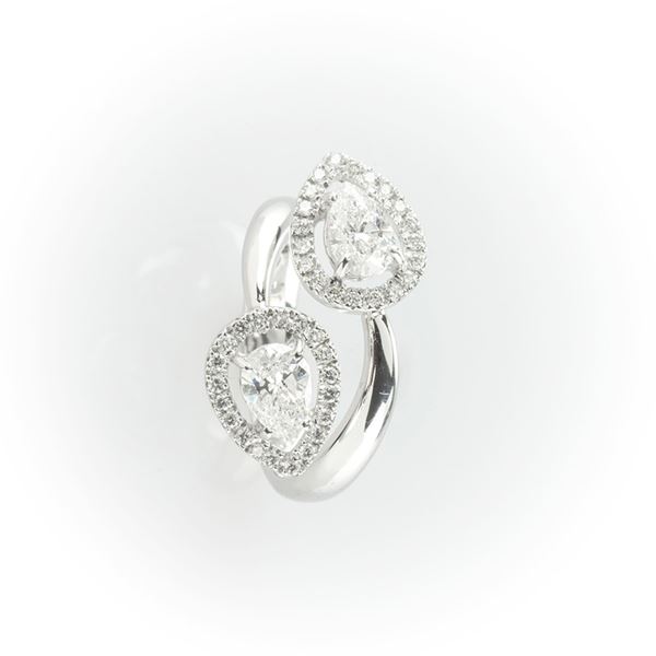 Recarlo white gold contrariè ring enriched by two pear-cut diamonds enclosed by round diamonds pavè