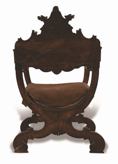 Poltrona in Legno Intagliato