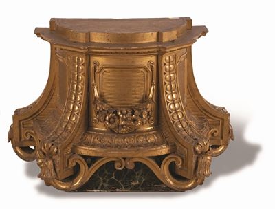 Base in Legno Dorato e Lavorato con Festoni di Fiori Incisi. Periodo Napoleone III