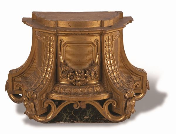 Manifattura italiana - Base in legno dorato e lavorato con festoni di fiori incisi. Periodo Napoleone III