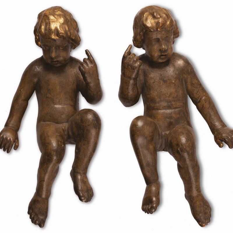 Due putti in legno