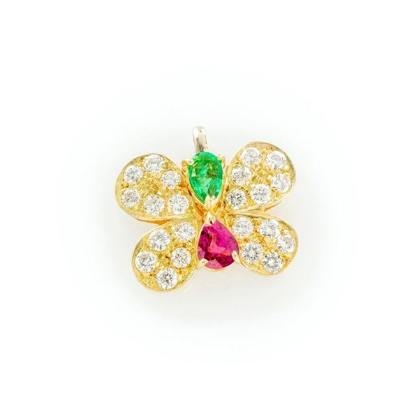 Butterfly pendant in yellow gold with diamonds