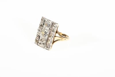 Anello in Oro Giallo e Bianco di Antica Manifattura Anni '30-'40 Composto da Tre Diamanti Taglio ...