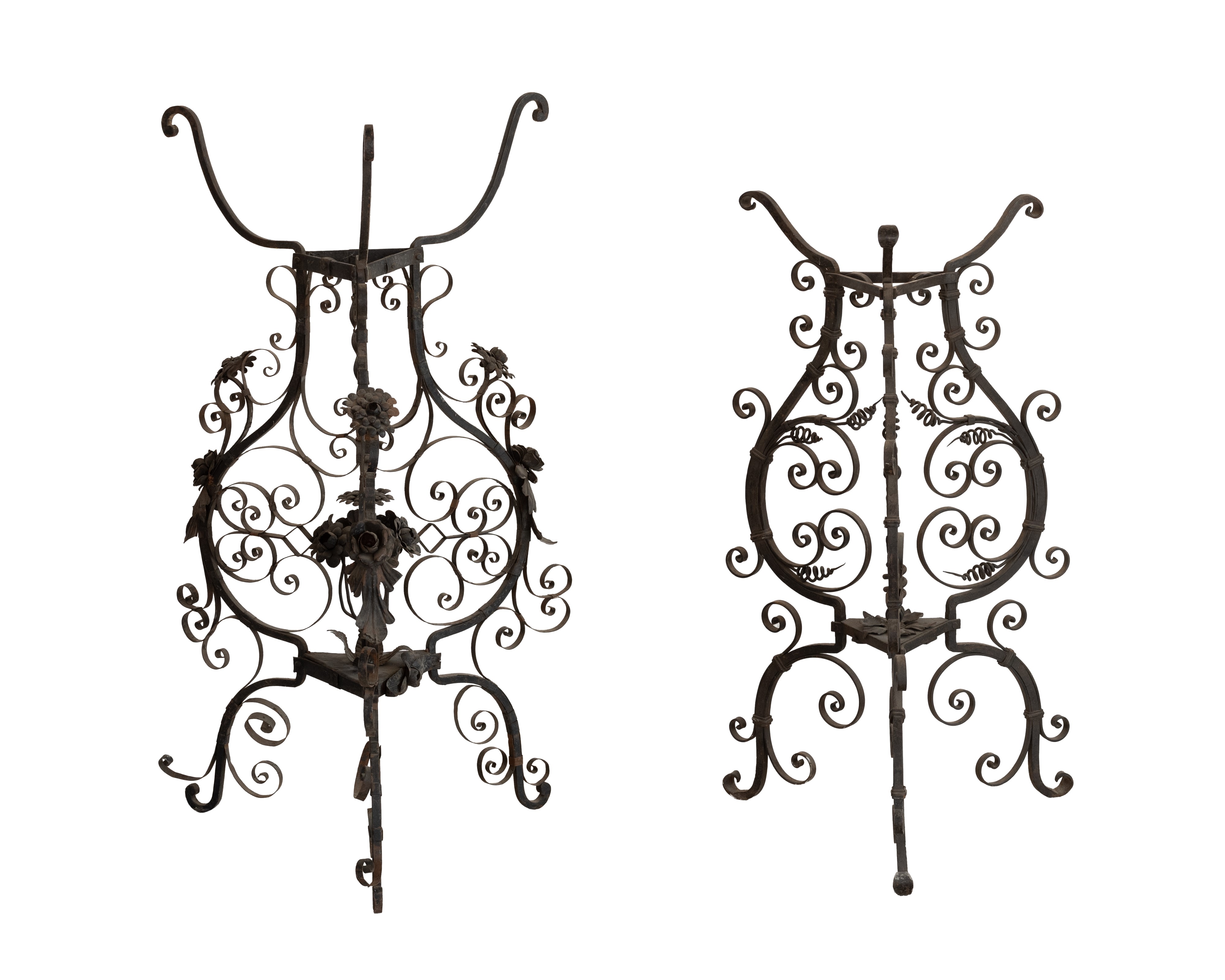 Due portabacili in ferro battuto