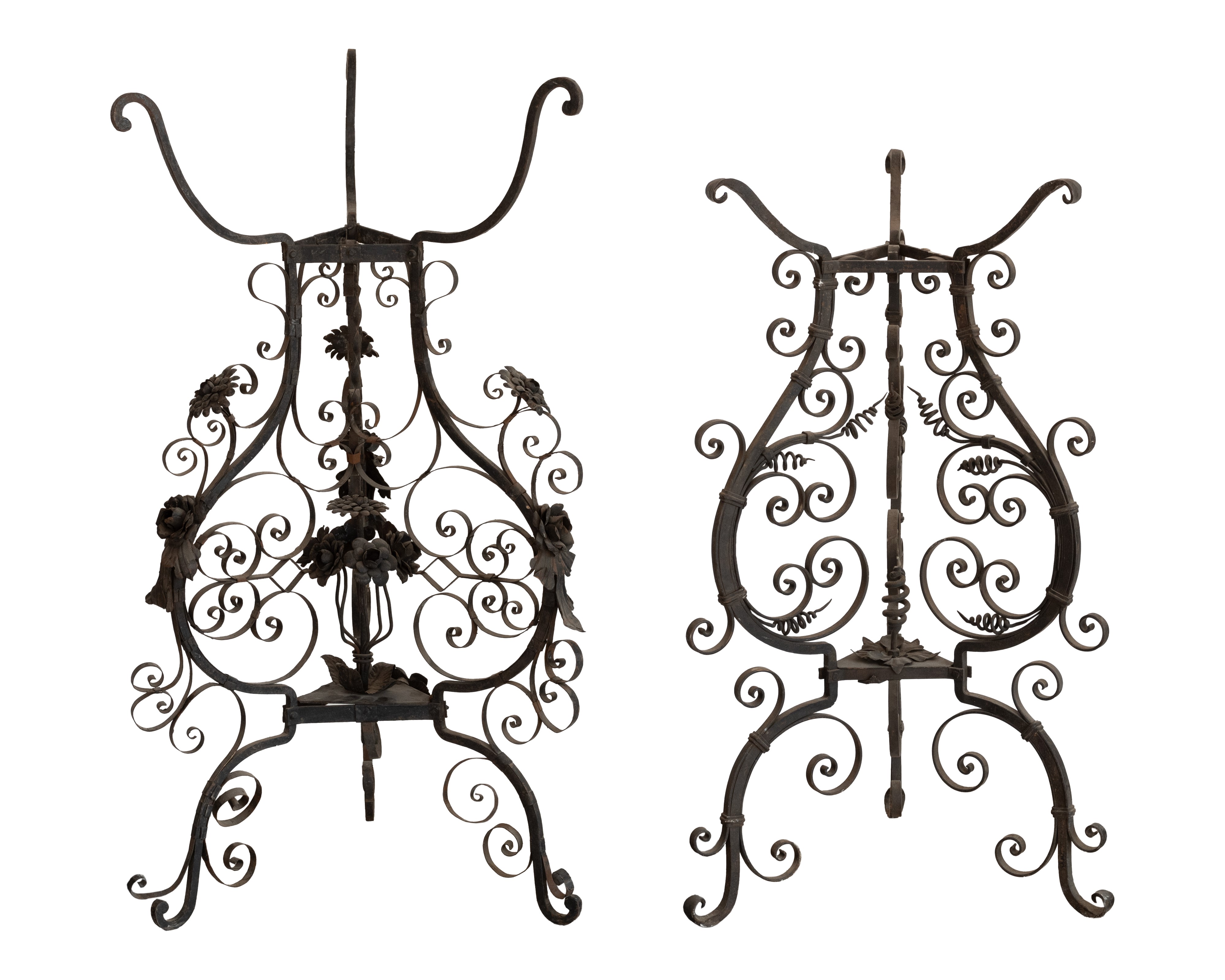 Due portabacili in ferro battuto