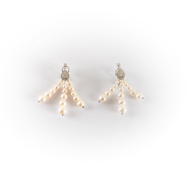 Recarlo chandelier earrings with 3 strands of pearls with increasing gradation at the base of a teardrop structure composed of round cut diamond pavements and central teardrop cut diamond. Clip closure.