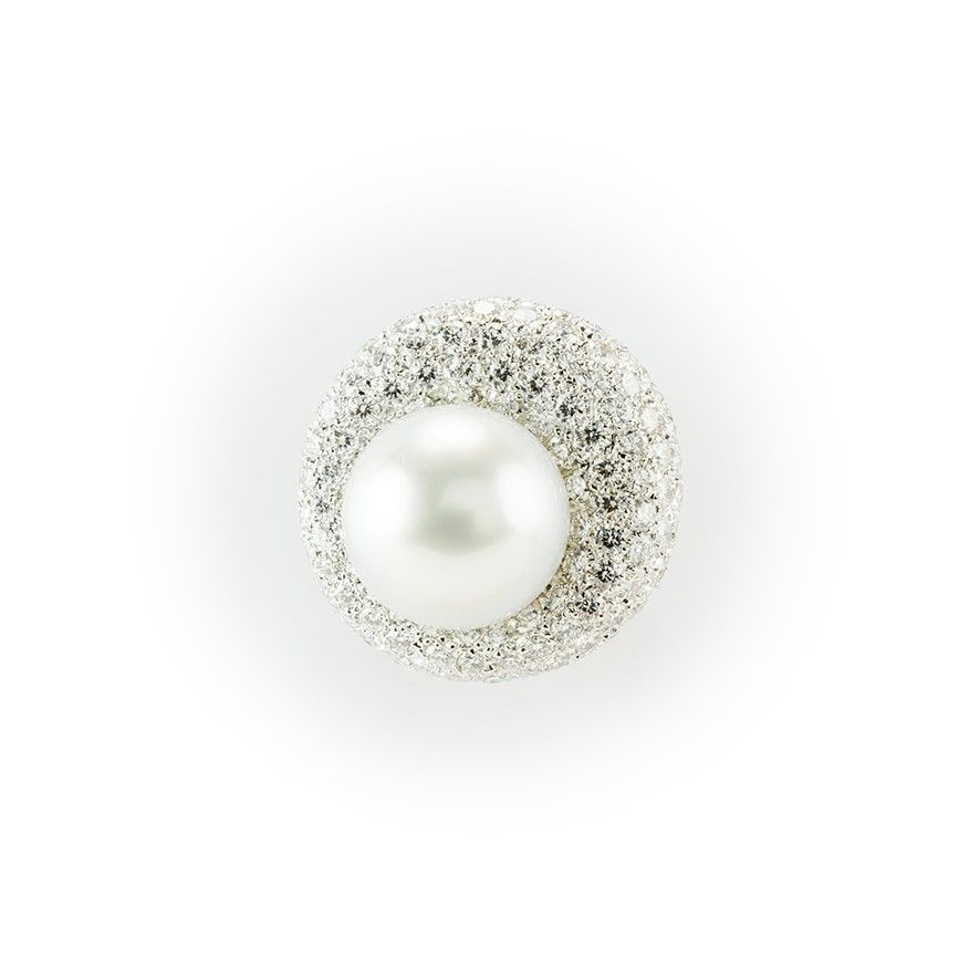 Anello Recarlo in Oro Bianco e Giallo con Grande Perla Australiana su un Importante Pavè di Diama...