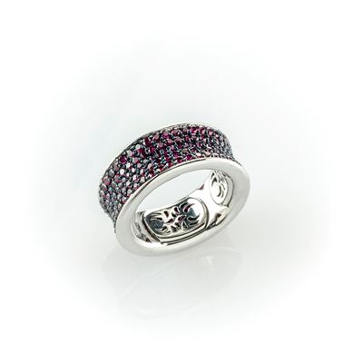 Anello Pavè Multimisura Crieri Realizzato in Oro Bianco e Rubini Taglio Rotondo