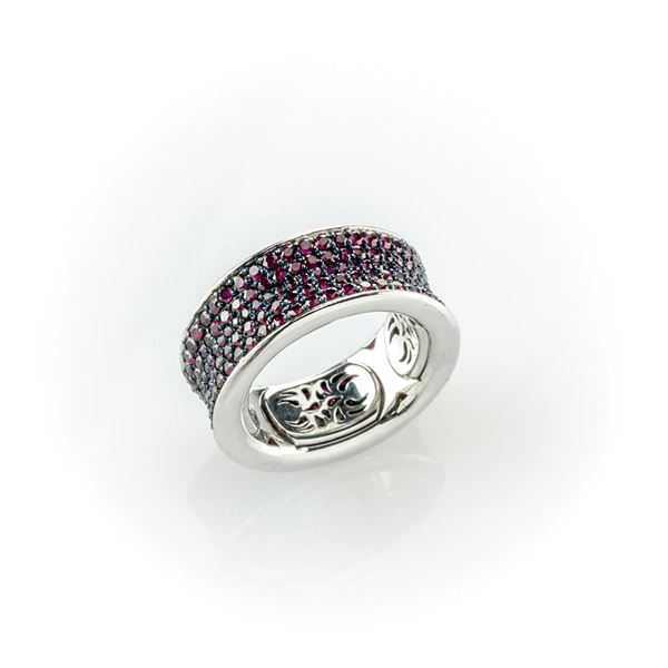 Crieri multi-isura pavè ring made of white gold and round cut rubies
