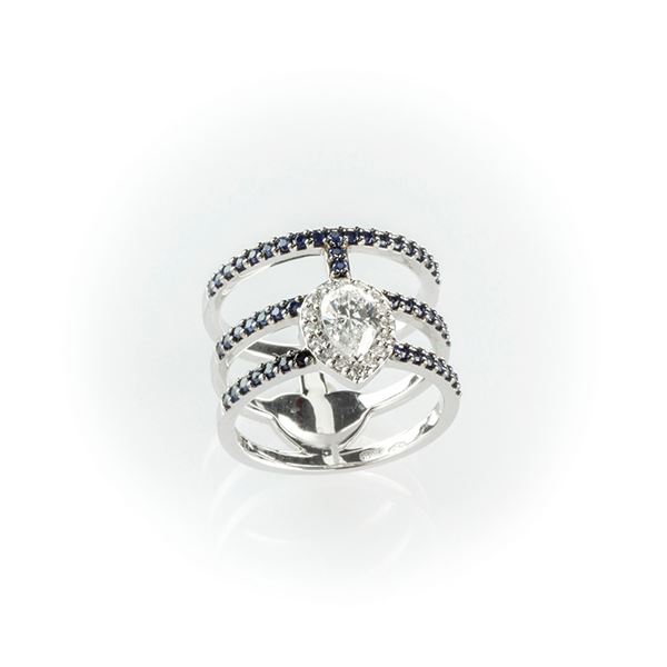 Recarlo Band Ring in white gold with white diamond central teardrop cut surrounded by pavè of blue round cut sapphires