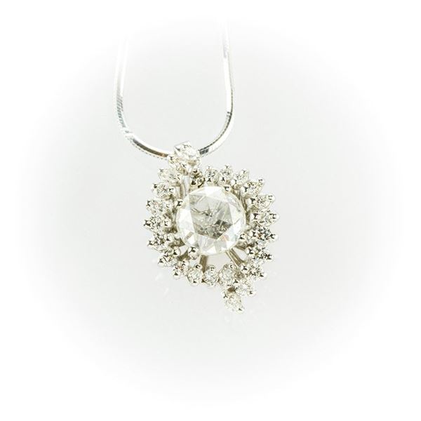 Recarlo necklace with pendant with diamond center and diamond contour brilliant cut. Venetian chain adjustable on multiple sizes