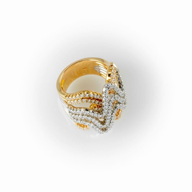 Anello a Fascia Recarlo Realizzato in Oro Bianco e Oro Rosa con una Fantasia di Diamanti
