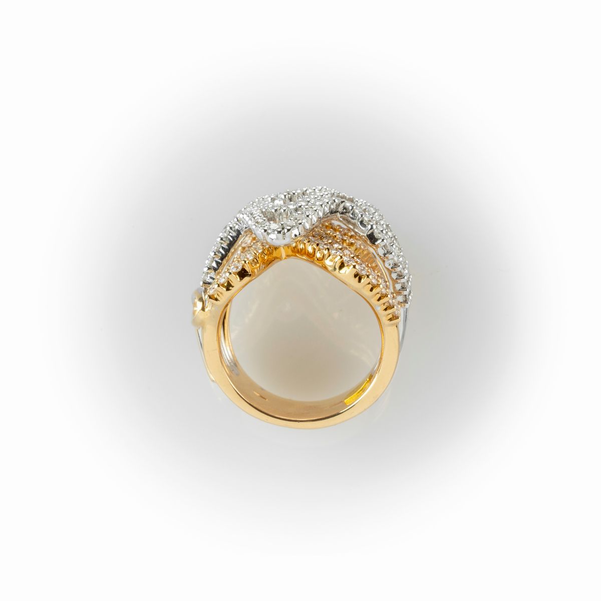 Anello a Fascia Recarlo Realizzato in Oro Bianco e Oro Rosa con una Fantasia di Diamanti