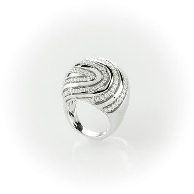 Anello a Fascia Recarlo Realizzato in Oro Bianco con Fantasia di Diamanti Bianchi Taglio Brillant...