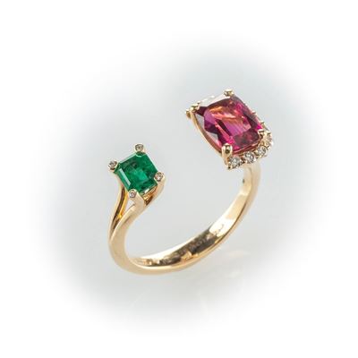 Anello Gismondi in Oro Rosa con Smeraldo Taglio Quadrato, Tormalina Rosa Taglio Ovale e Diamanti ...