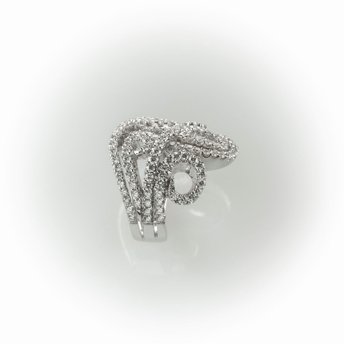 Anello a Fascia Recarlo Realizzato in Oro Bianco e Fantasia Diamanti